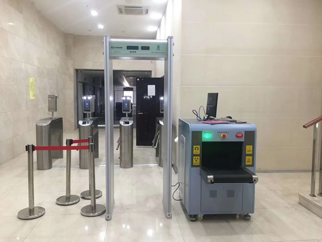 金屬探（tàn）測安檢門是怎麽探測到（dào）人體上的金屬物品的