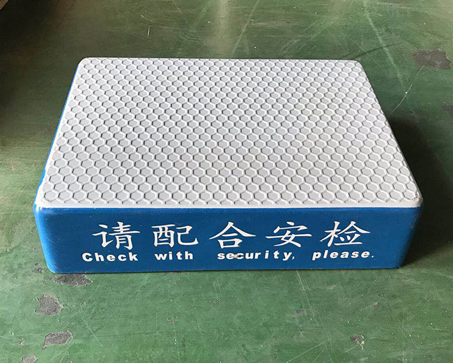 為什（shí）麽（me）經過安檢門後（hòu）還要站安檢（jiǎn）台