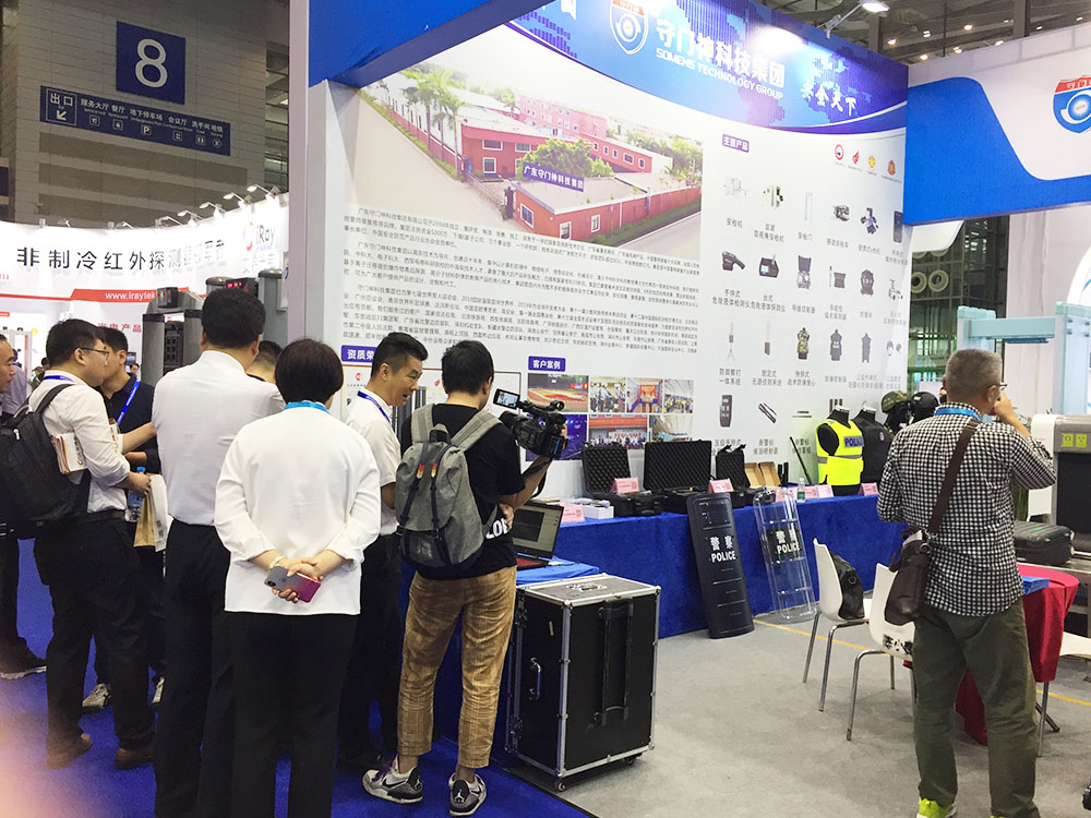 由www.91旗下子公（gōng）司深圳市警鑫時代科技（jì）有限公司研發的無人機防禦（yù）察打係統也備受關注