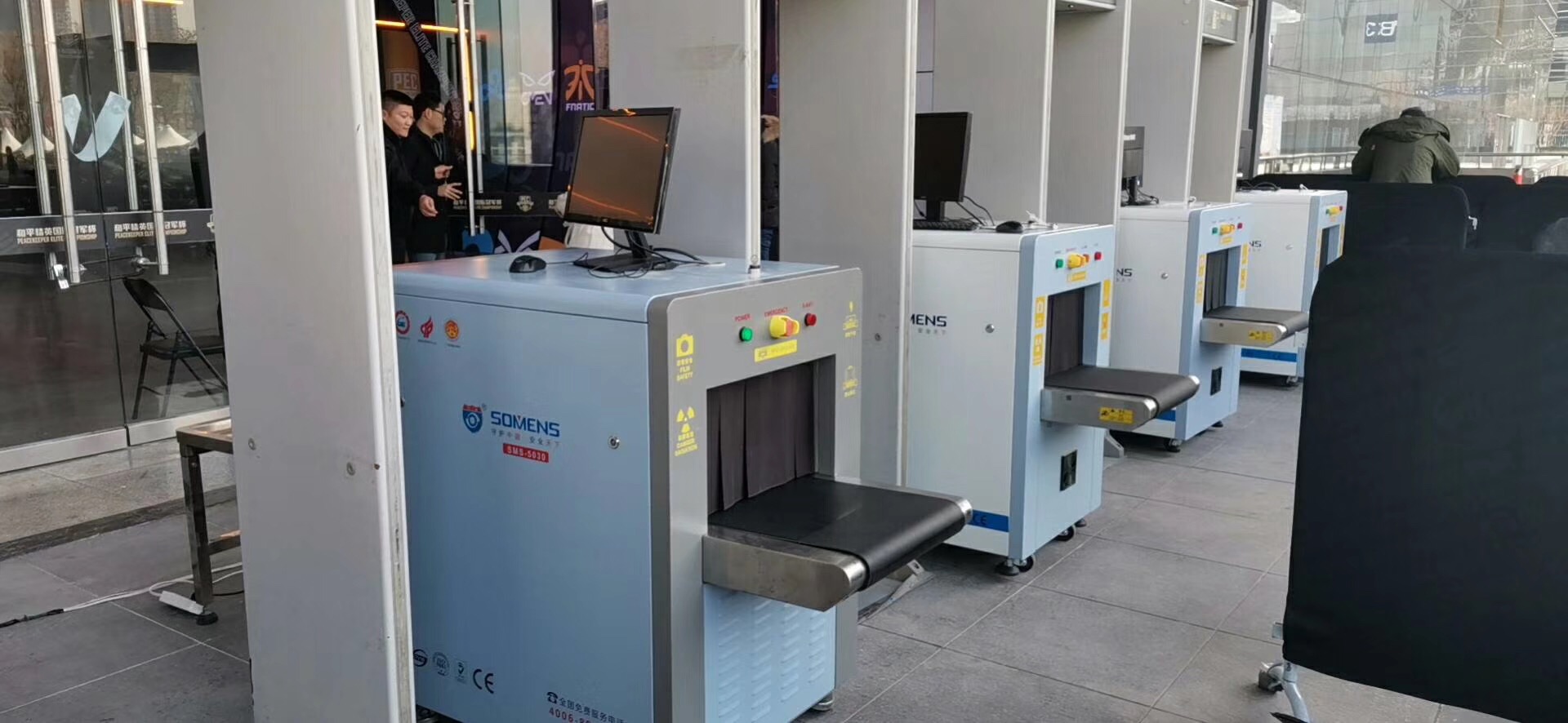 曲（qǔ）江國際（jì）會展中心A館和平（píng）精（jīng）英（yīng）國際（jì）冠軍（jun1）杯賽場采用www.91安檢機安（ān）檢門等安檢設備。