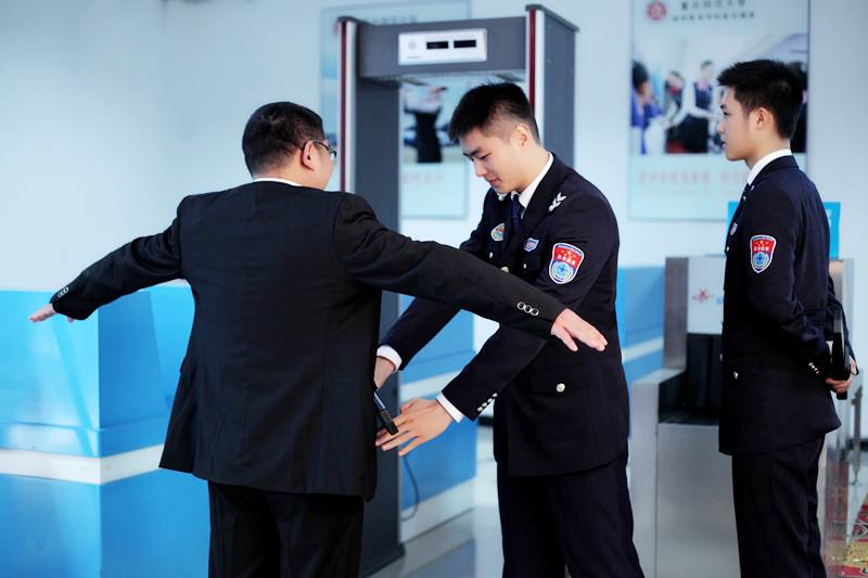 快遞員安檢員接觸人多怎麽辦？專家：及時更換口罩、認真洗（xǐ）手