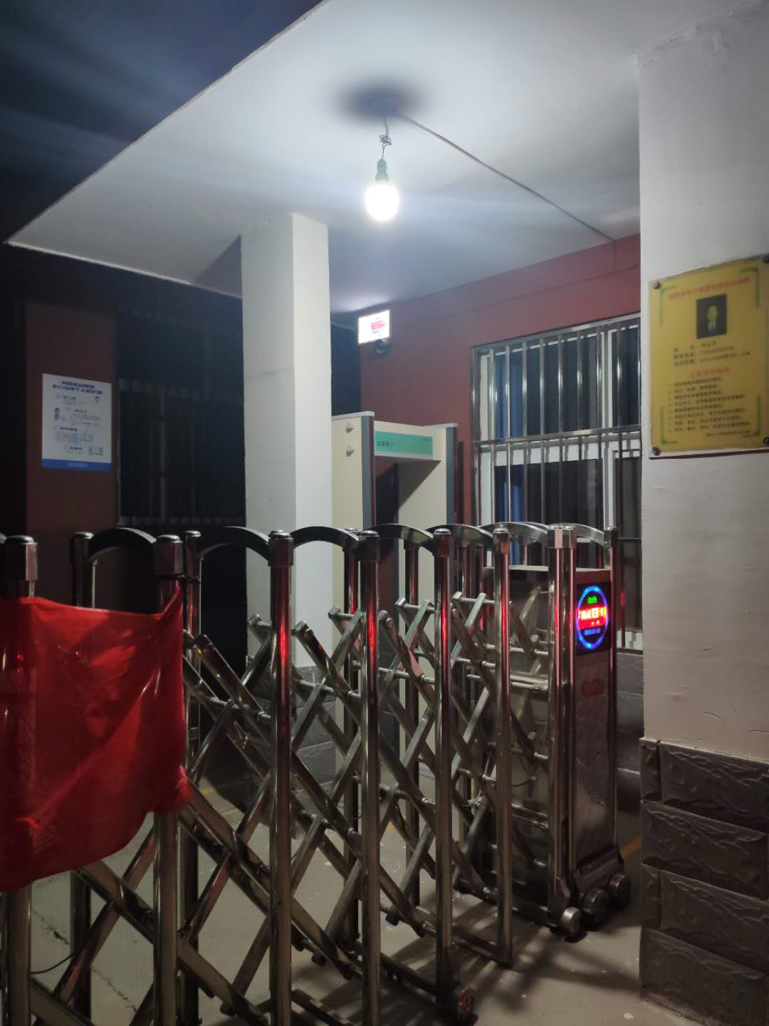 土林頭（tóu）小學測溫門安裝現場