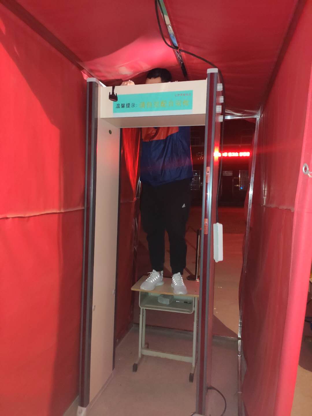 土林頭小學測（cè）溫門安裝現場（chǎng）