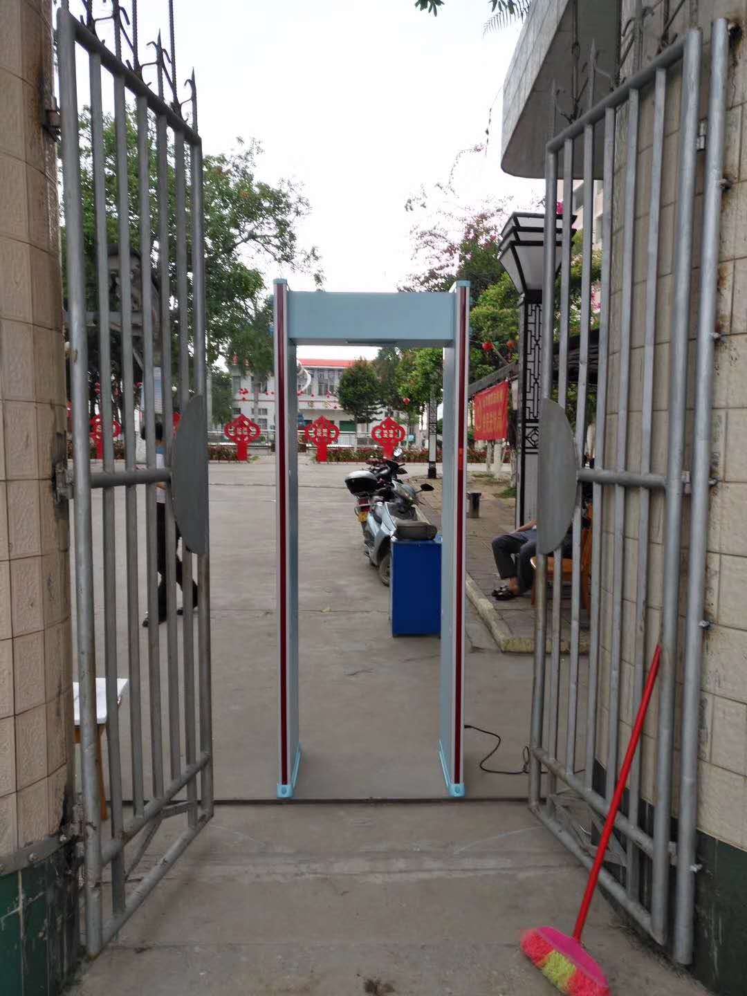 合浦縣山口中學采用守門（mén）神（shén）科技集團測溫門