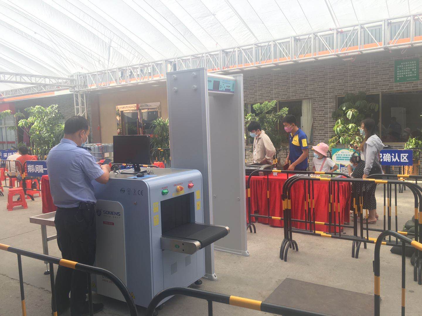 深圳一隔離點采用守（shǒu）門神安檢機安檢門等安檢（jiǎn）設備